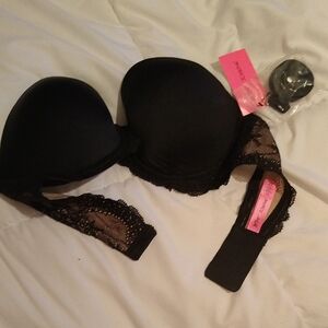 NWT Betsey Johnson Black Lace Detachable Strap Push-Up Bra - 32C
